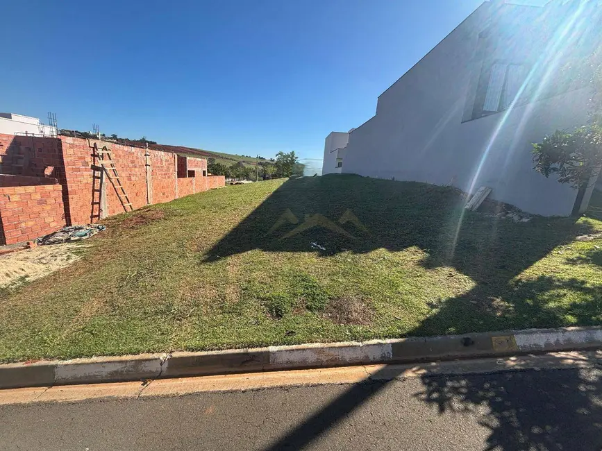 Foto 1 de Terreno / Lote à venda, 175m2 em Tatui - SP