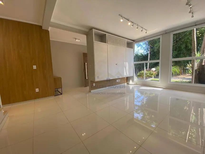 Foto 2 de Casa de Condomínio com 4 quartos à venda, 250m2 em Vila Monte Verde, Tatui - SP