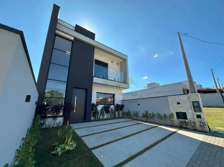 Foto 1 de Sobrado com 3 quartos à venda, 175m2 em Tatui - SP