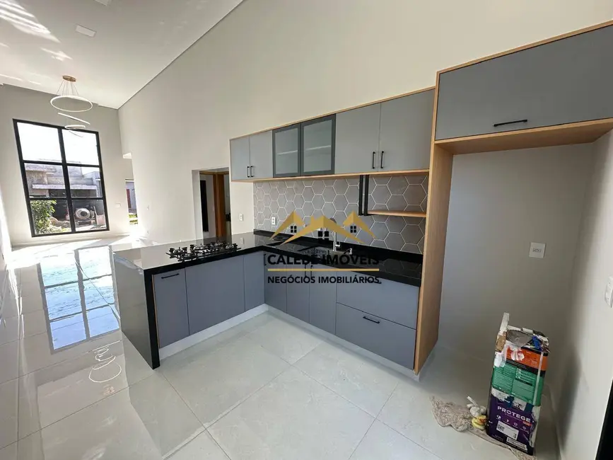 Casa de Condomínio com 3 quartos à venda, 175m2 em Tatui - SP - imagem 4 Foto 4 de Casa de Condomínio com 3 quartos à venda, 175m2 em Tatui - SP