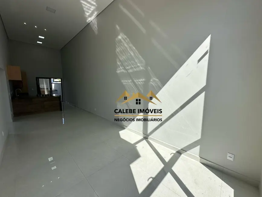 Casa de Condomínio com 3 quartos à venda, 175m2 em Tatui - SP - imagem 2 Foto 2 de Casa de Condomínio com 3 quartos à venda, 175m2 em Tatui - SP