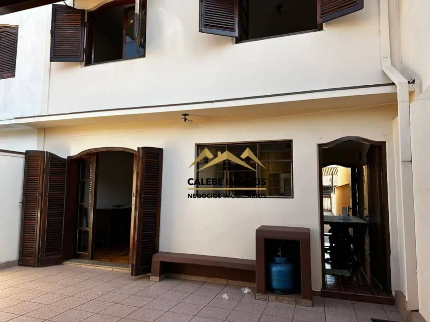 Sobrado com 3 quartos à venda, 158m2 em Centro, Tatui - SP - imagem 2 Foto 2 de Sobrado com 3 quartos à venda, 158m2 em Centro, Tatui - SP