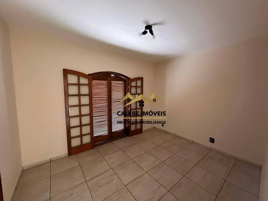 Sobrado com 3 quartos para alugar, 175m2 em Vila Doutor Laurindo, Tatui - SP - imagem 2 Foto 2 de Sobrado com 3 quartos para alugar, 175m2 em Vila Doutor Laurindo, Tatui - SP
