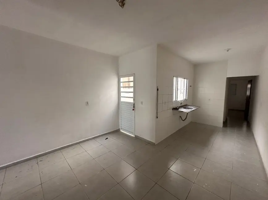 Casa com 2 quartos para alugar, 125m2 em Tatui - SP - imagem 3 Foto 3 de Casa com 2 quartos para alugar, 125m2 em Tatui - SP