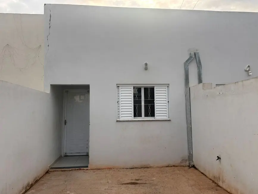 Casa com 2 quartos para alugar, 125m2 em Tatui - SP - imagem 2 Foto 2 de Casa com 2 quartos para alugar, 125m2 em Tatui - SP