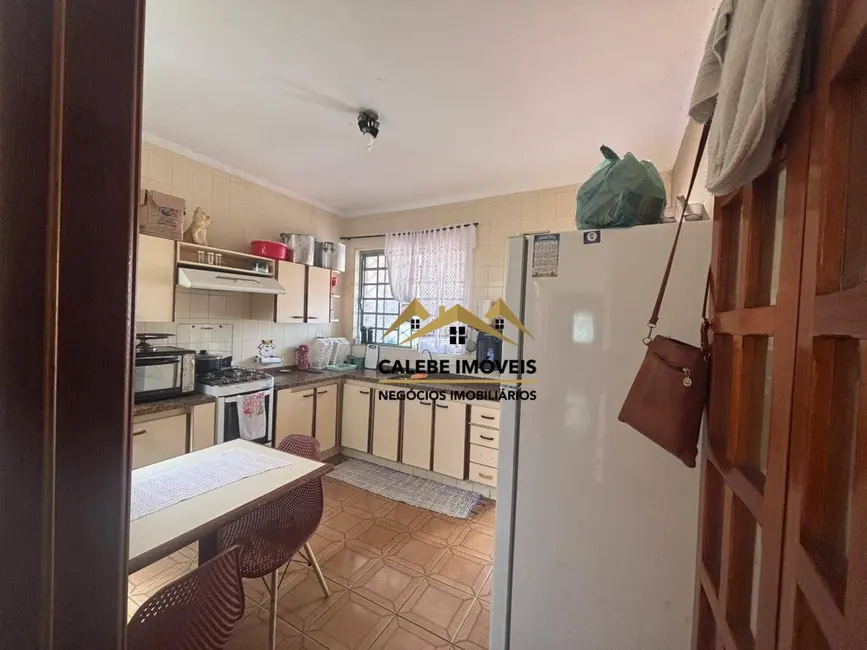 Foto 4 de Casa com 4 quartos à venda, 300m2 em Jardim Fortunato Minghini, Tatui - SP