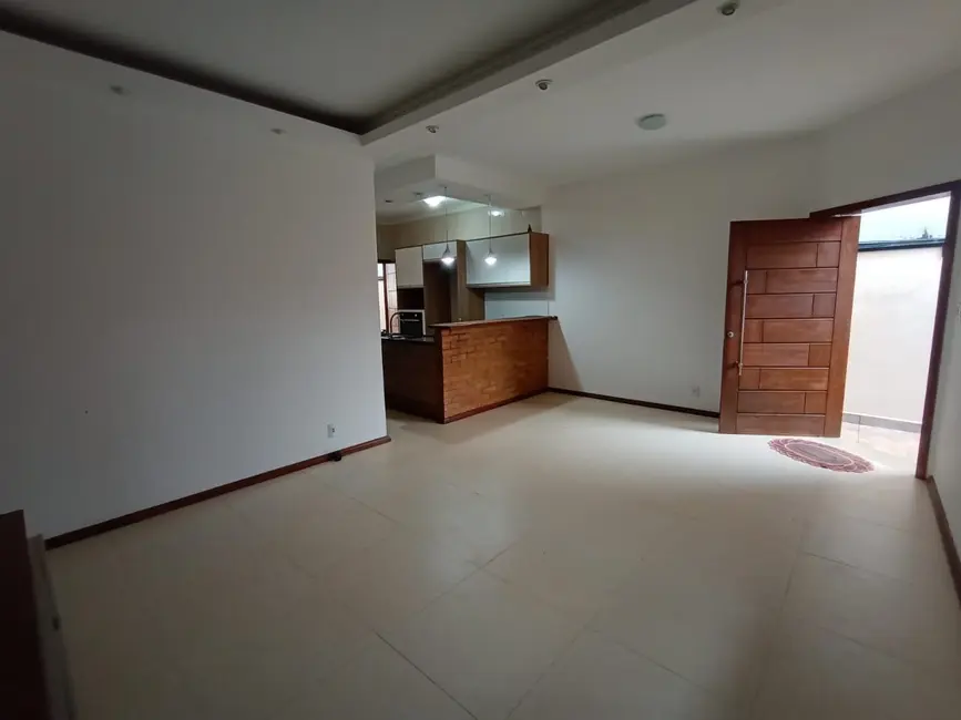 Foto 3 de Casa com 3 quartos à venda, 210m2 em Jardim Wanderley, Tatui - SP