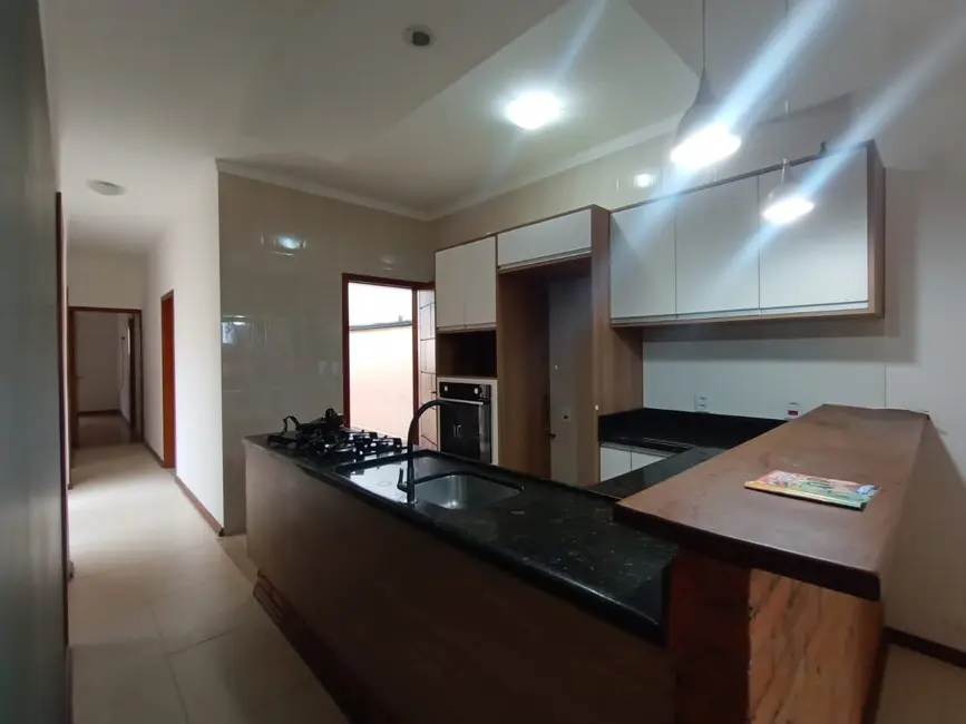 Foto 1 de Casa com 3 quartos à venda, 210m2 em Jardim Wanderley, Tatui - SP