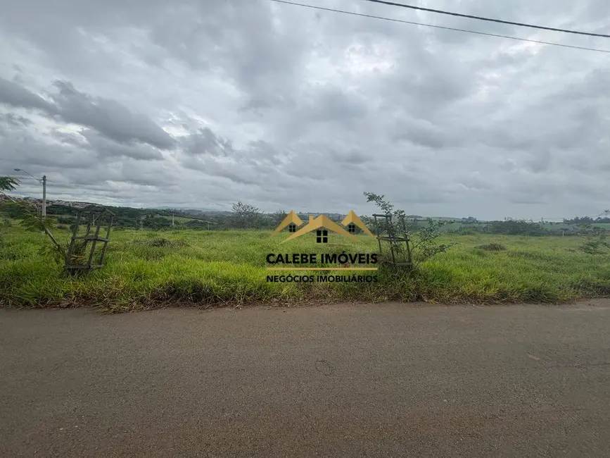 Foto 1 de Terreno / Lote à venda, 175m2 em Tatui - SP