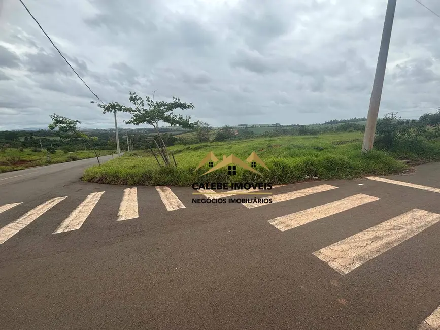 Foto 1 de Terreno / Lote à venda, 257m2 em Tatui - SP