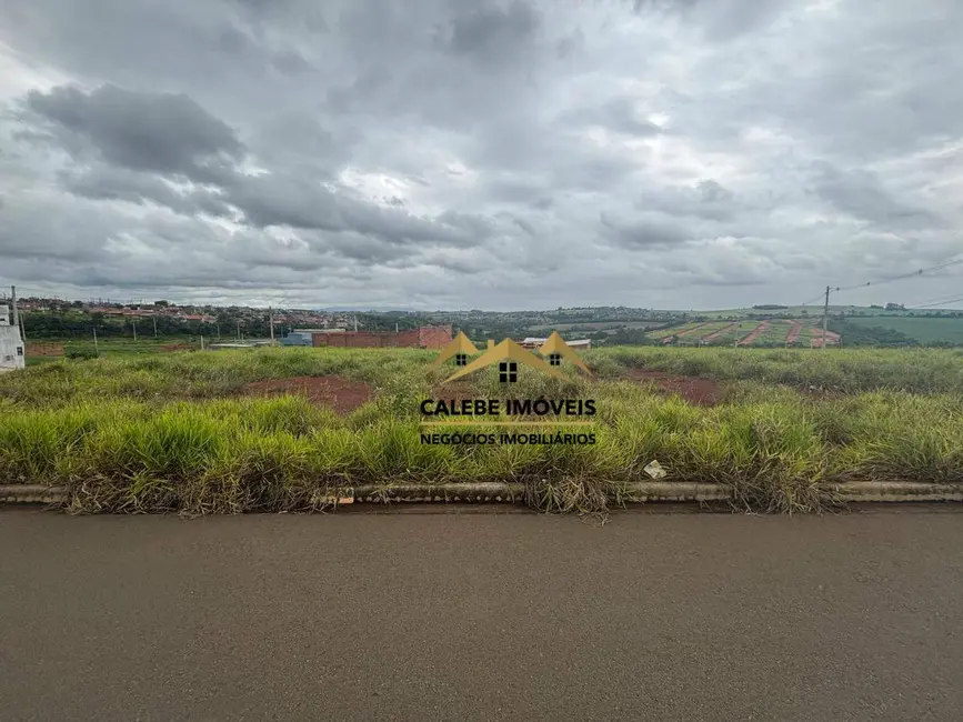Foto 1 de Terreno / Lote à venda, 181m2 em Tatui - SP
