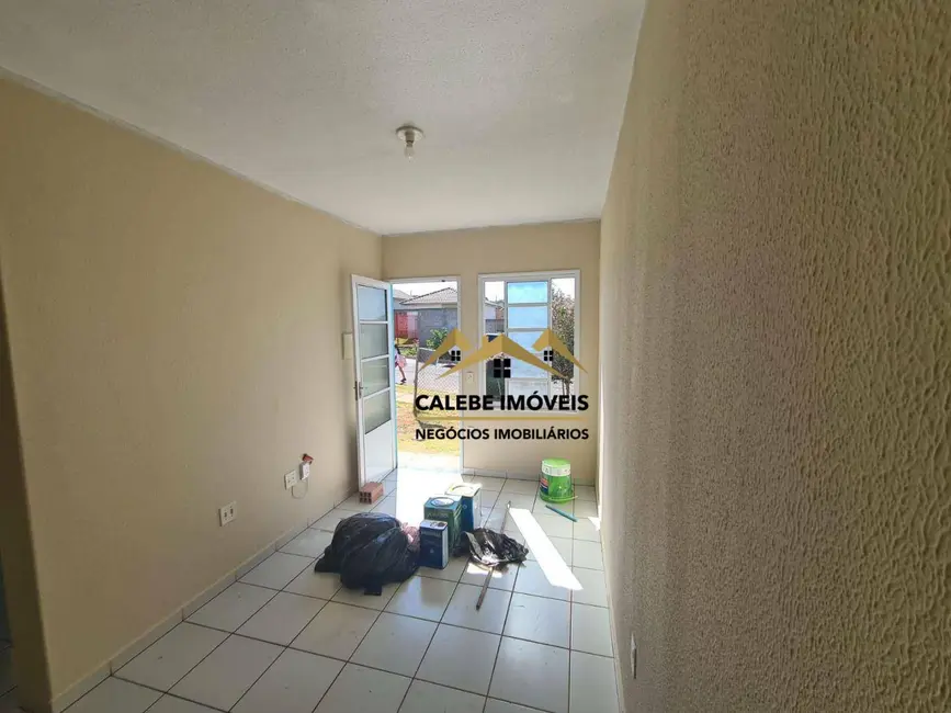 Foto 3 de Casa com 2 quartos à venda, 176m2 em Tatui - SP