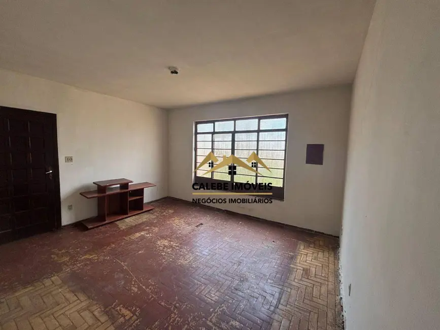 Foto 4 de Casa com 5 quartos à venda, 224m2 em Chácara Junqueira, Tatui - SP