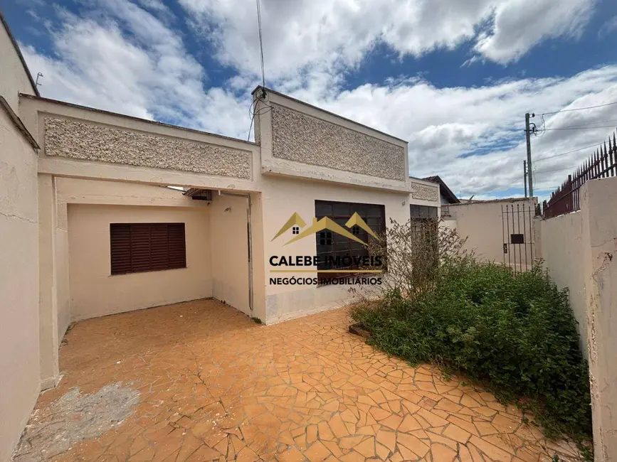 Foto 2 de Casa com 5 quartos à venda, 224m2 em Chácara Junqueira, Tatui - SP