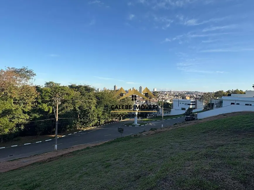 Foto 3 de Terreno / Lote à venda, 450m2 em Bosques do Junqueira, Tatui - SP