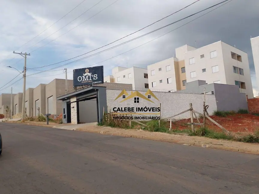 Foto 1 de Terreno / Lote à venda, 175m2 em Tatui - SP