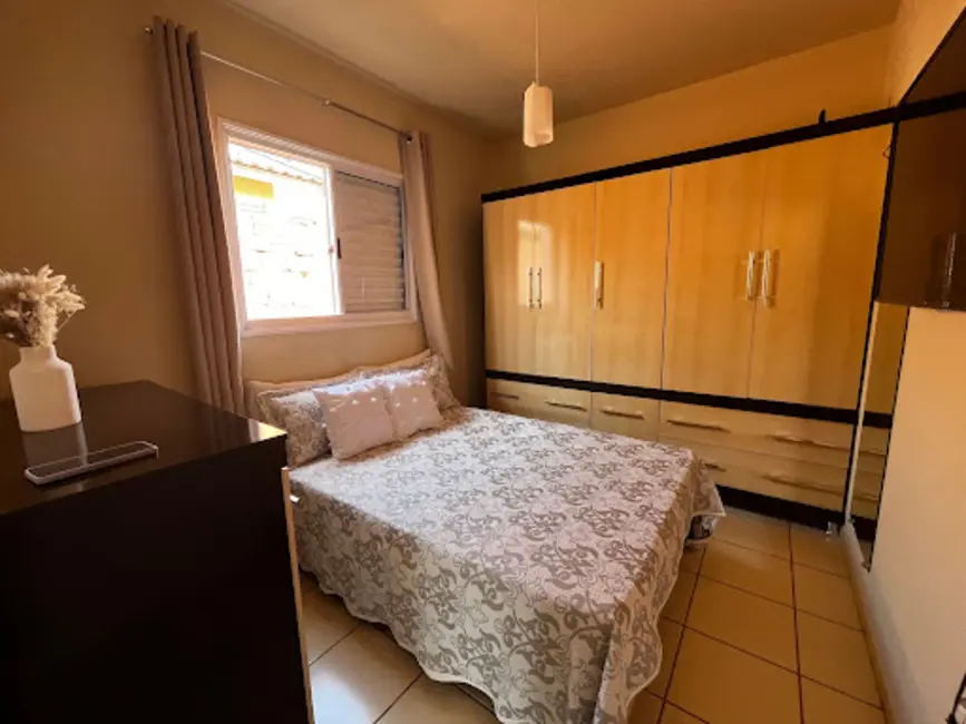 Casa com 2 quartos à venda, 176m2 em Tatui - SP - imagem 1 Foto 1 de Casa com 2 quartos à venda, 176m2 em Tatui - SP