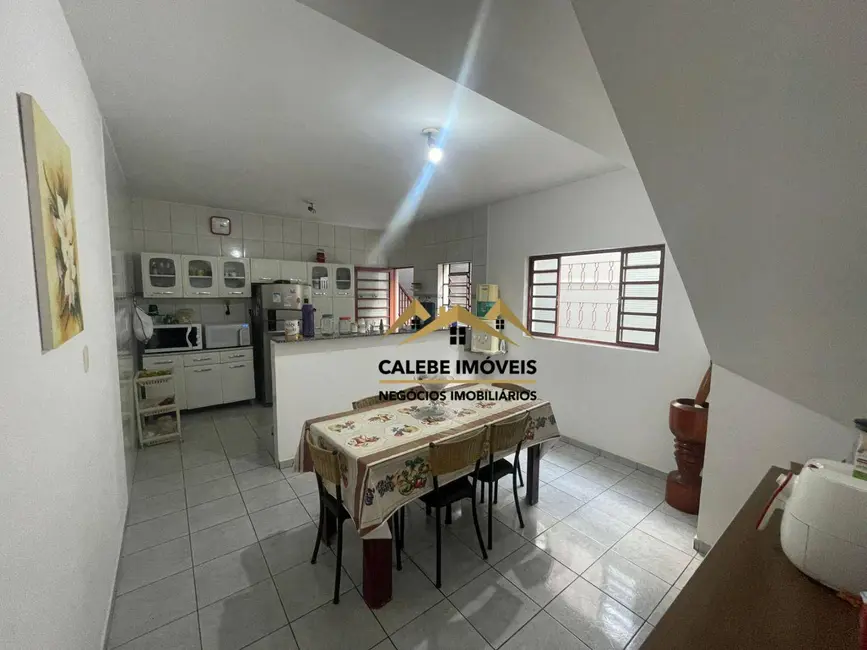 Foto 5 de Sobrado com 4 quartos à venda, 200m2 em Vila Santa Emília, Tatui - SP