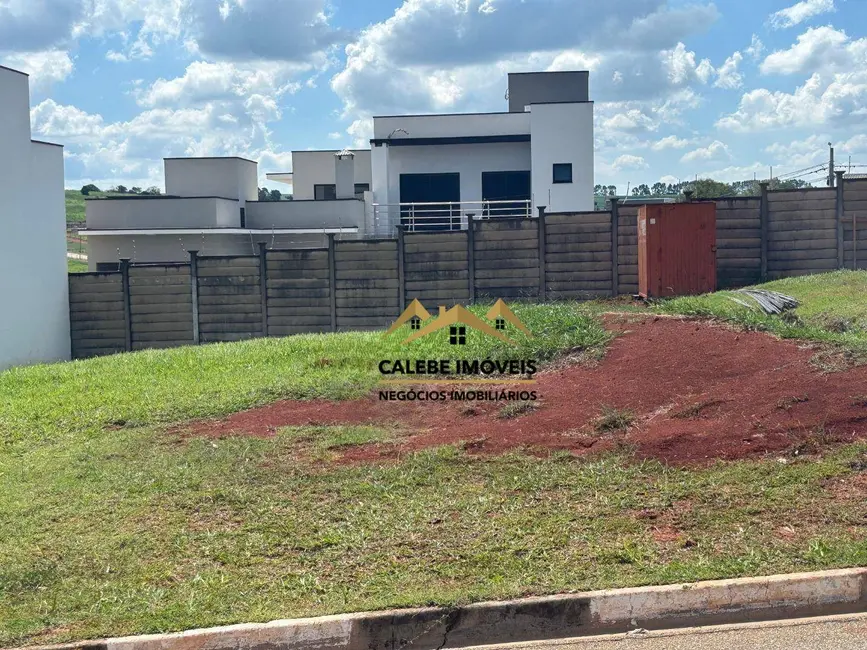 Foto 1 de Terreno / Lote à venda, 175m2 em Tatui - SP