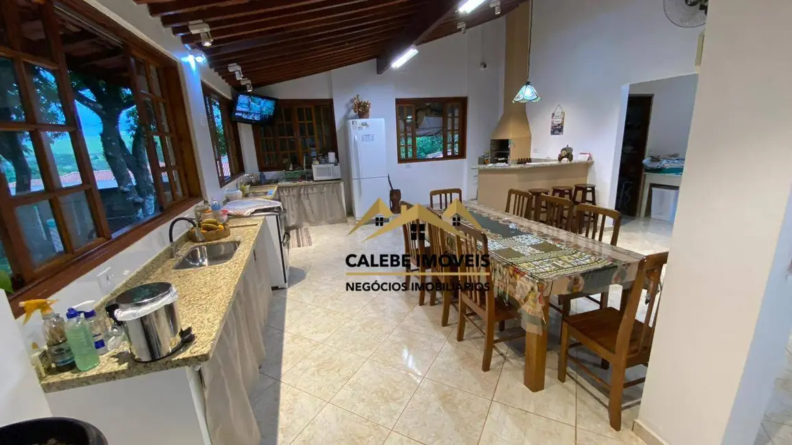 Foto 2 de Chácara com 3 quartos à venda, 2000m2 em Jardim Bela Vista, Tatui - SP