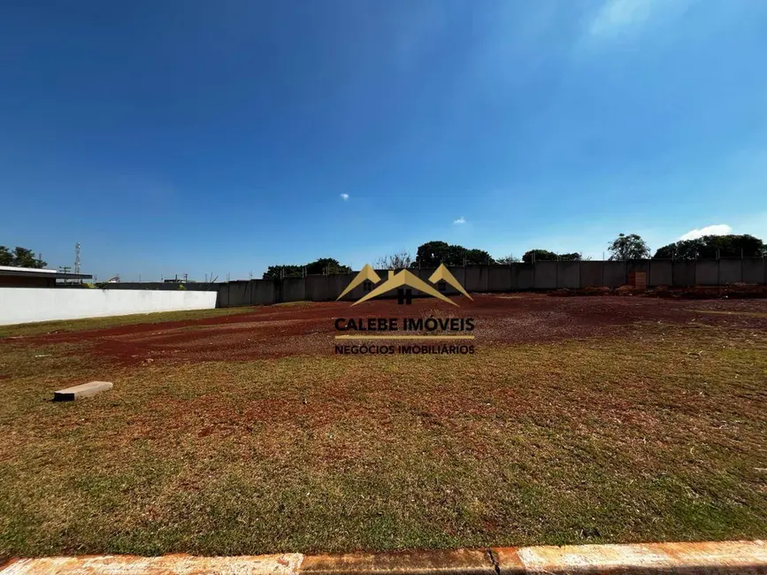 Foto 1 de Terreno / Lote à venda, 360m2 em Tatui - SP