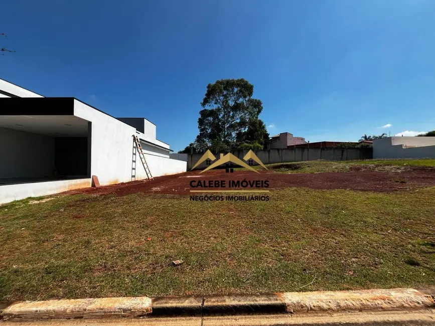 Foto 1 de Terreno / Lote à venda, 360m2 em Tatui - SP