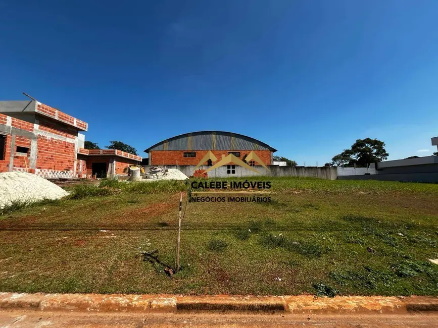 Foto 1 de Terreno / Lote à venda, 360m2 em Tatui - SP
