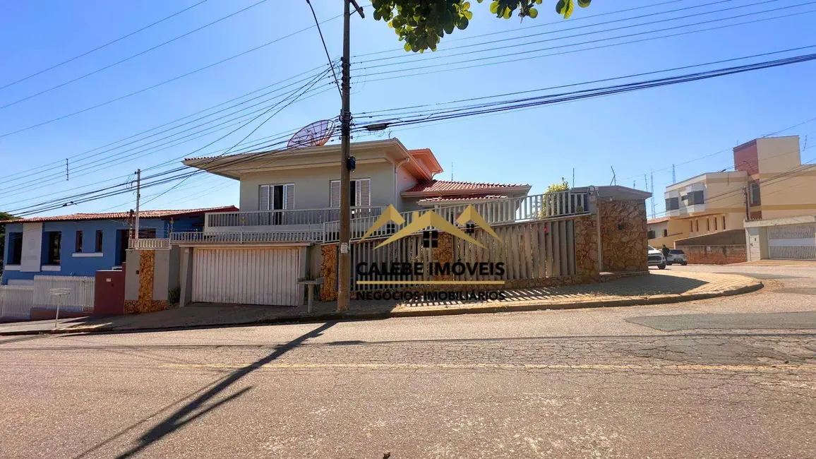 Foto 2 de Casa com 4 quartos à venda, 283m2 em Chácara Junqueira, Tatui - SP