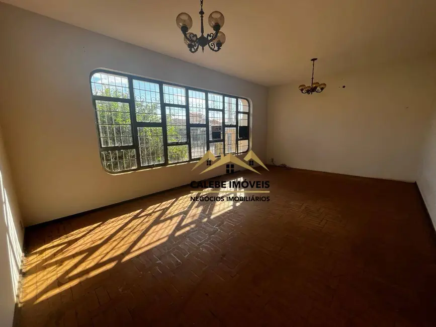 Foto 3 de Casa com 3 quartos à venda, 600m2 em Vila Paulina, Tatui - SP