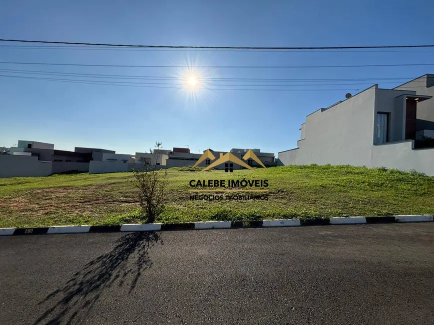 Foto 1 de Terreno / Lote à venda, 175m2 em Tatui - SP