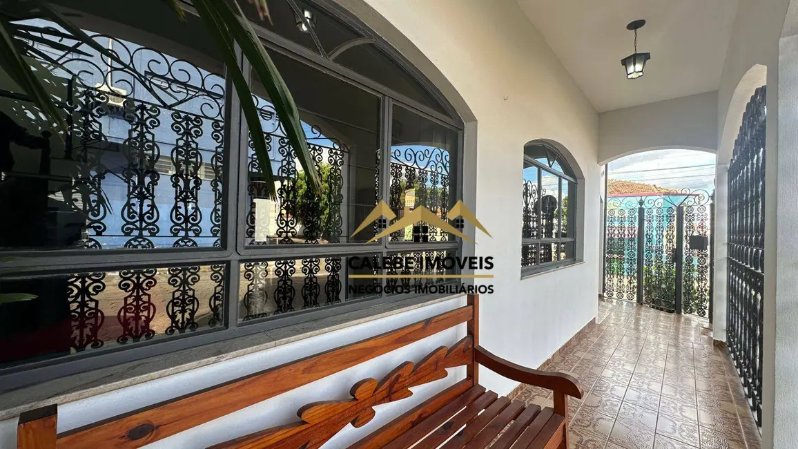 Foto 2 de Sobrado com 4 quartos à venda, 150m2 em Centro, Tatui - SP