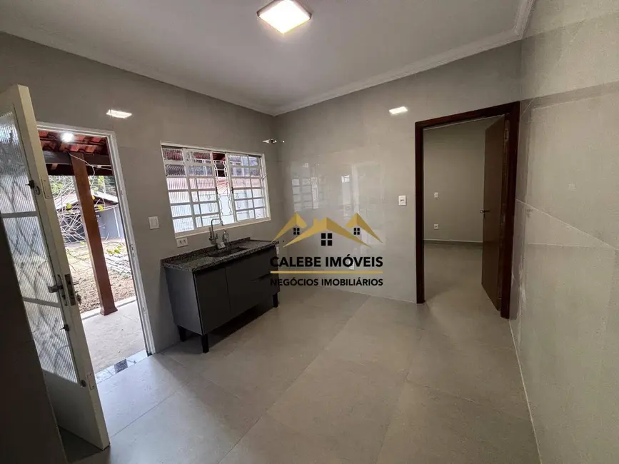 Foto 3 de Casa com 2 quartos à venda, 275m2 em Jardim Andrea Ville, Tatui - SP
