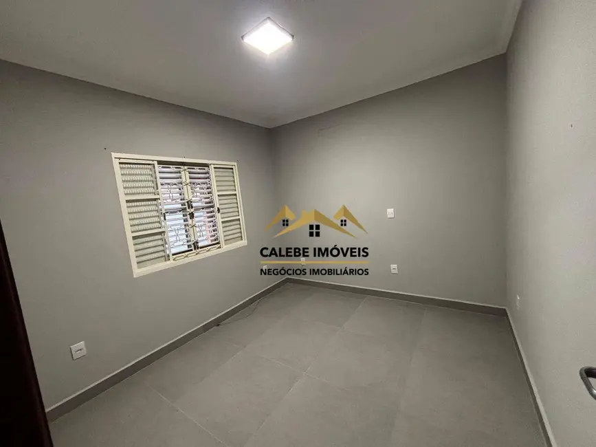 Foto 4 de Casa com 2 quartos à venda, 275m2 em Jardim Andrea Ville, Tatui - SP