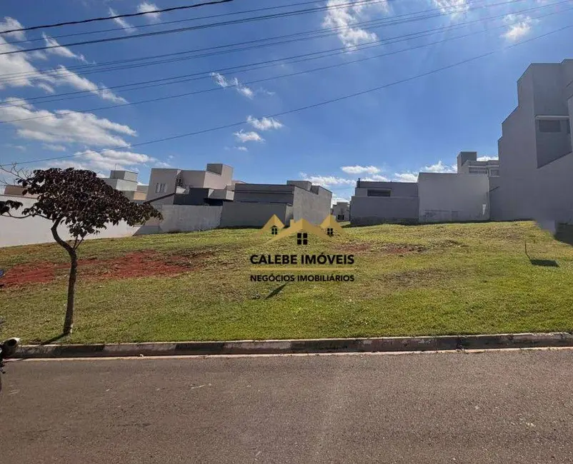 Foto 1 de Terreno / Lote à venda, 175m2 em Tatui - SP