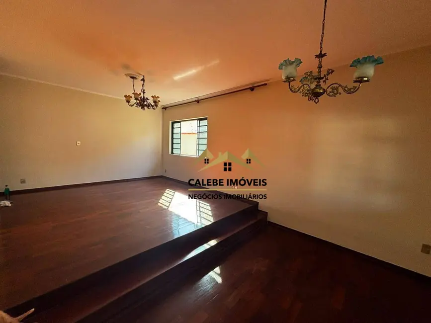 Foto 3 de Casa com 3 quartos à venda, 390m2 em Jardim Rosa Garcia, Tatui - SP