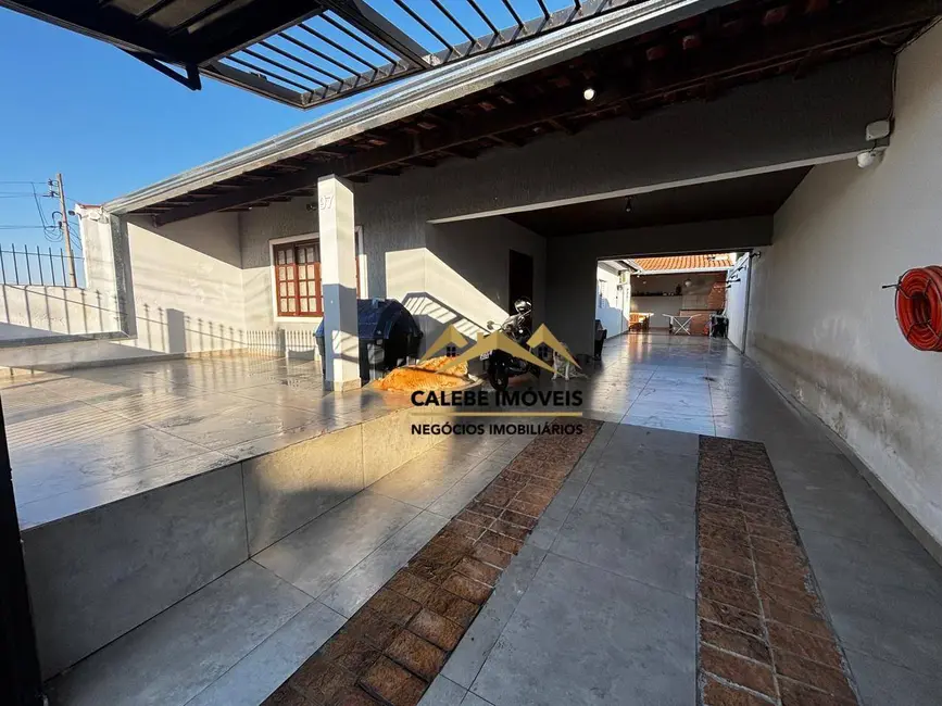 Foto 4 de Casa com 2 quartos à venda, 212m2 em Vila Bandeirantes, Tatui - SP