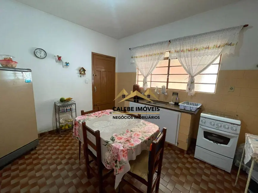 Foto 8 de Casa com 2 quartos à venda, 300m2 em Centro, Tatui - SP