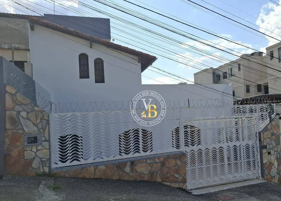Foto 1 de Casa com 3 quartos à venda, 250m2 em Mundo Novo, Juiz De Fora - MG