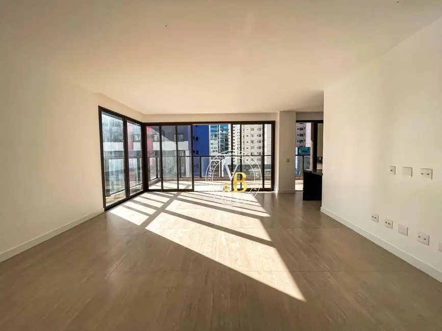 Apartamento com 4 quartos à venda, 320m2 em Centro, Juiz De Fora - MG - imagem 2 Foto 2 de Apartamento com 4 quartos à venda, 320m2 em Centro, Juiz De Fora - MG