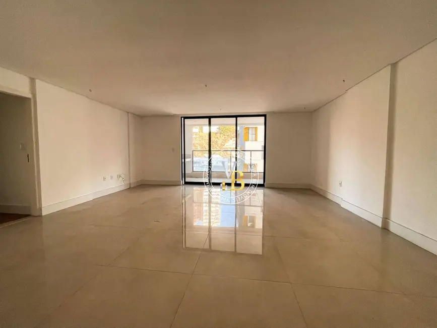 Apartamento com 4 quartos à venda, 170m2 em Granbery, Juiz De Fora - MG - imagem 3 Foto 3 de Apartamento com 4 quartos à venda, 170m2 em Granbery, Juiz De Fora - MG