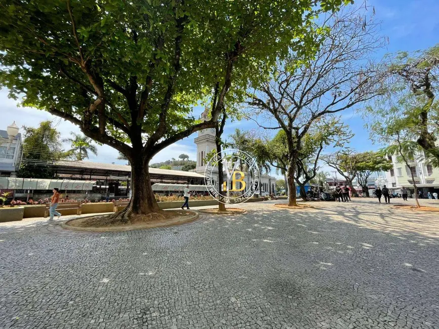 Loja para alugar, 550m2 em Centro, Juiz De Fora - MG - imagem 1 Foto 1 de Loja para alugar, 550m2 em Centro, Juiz De Fora - MG