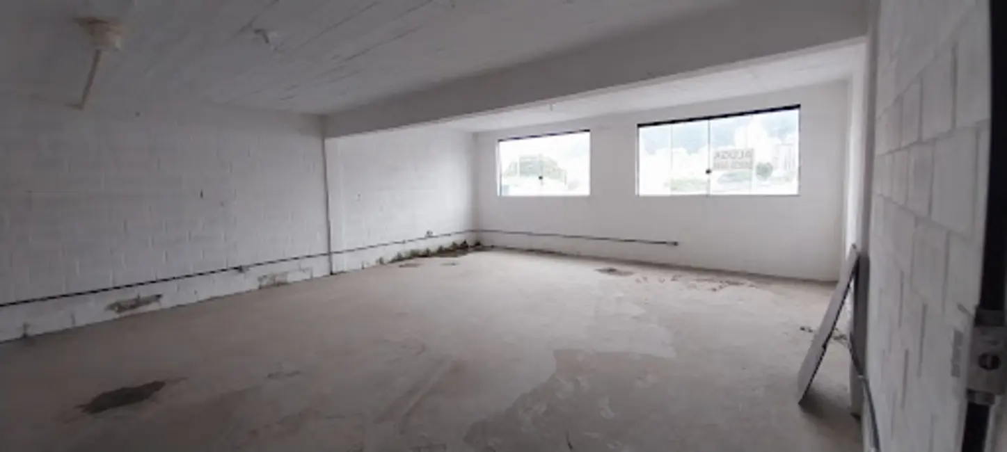 Sala Comercial para alugar, 160m2 em Ladeira, Juiz De Fora - MG - imagem 9 Foto 9 de Sala Comercial para alugar, 160m2 em Ladeira, Juiz De Fora - MG