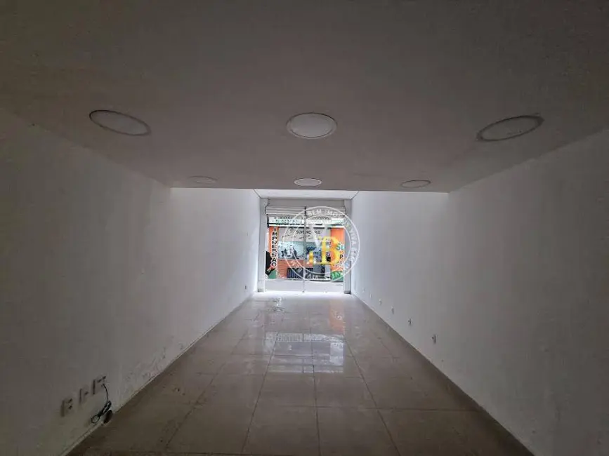Loja para alugar, 35m2 em Centro, Juiz De Fora - MG - imagem 3 Foto 3 de Loja para alugar, 35m2 em Centro, Juiz De Fora - MG