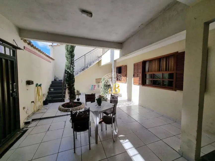 Foto 2 de Casa com 4 quartos à venda, 250m2 em Teixeiras, Juiz De Fora - MG
