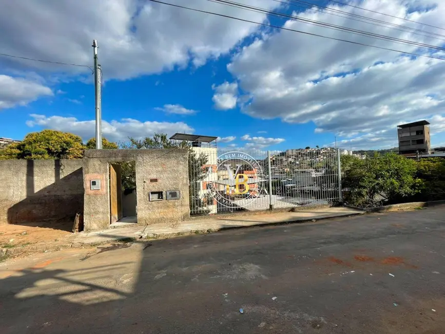 Casa com 2 quartos à venda, 250m2 em Jardim Natal, Juiz De Fora - MG - imagem 1 Foto 1 de Casa com 2 quartos à venda, 250m2 em Jardim Natal, Juiz De Fora - MG