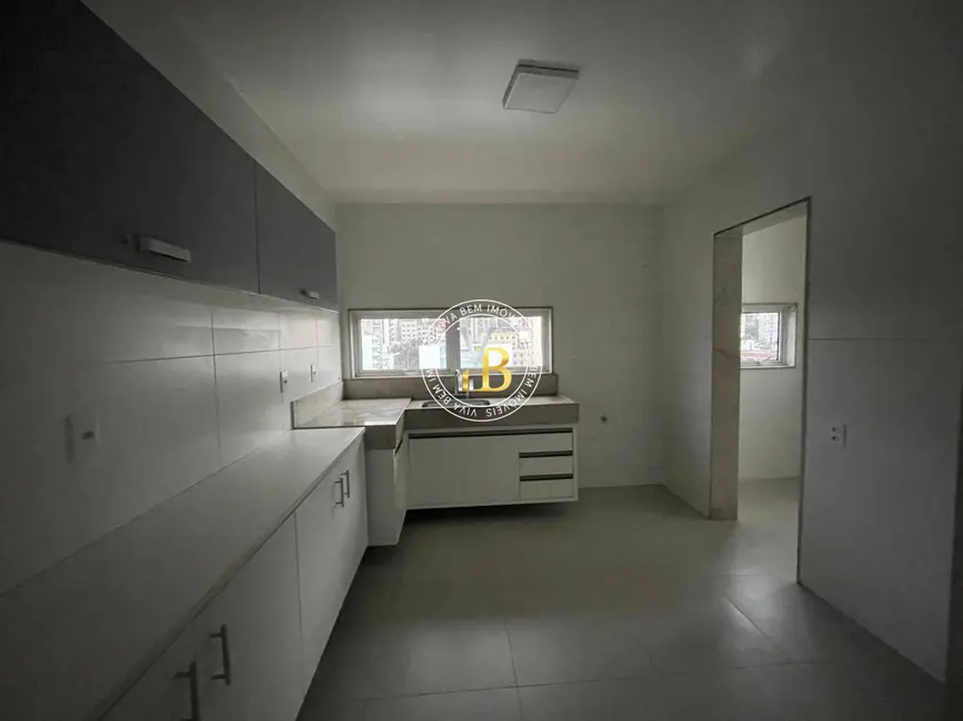 Apartamento com 4 quartos para alugar, 200m2 em Centro, Juiz De Fora - MG - imagem 9 Foto 9 de Apartamento com 4 quartos para alugar, 200m2 em Centro, Juiz De Fora - MG