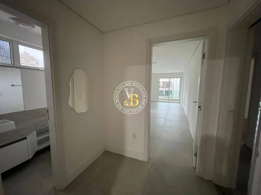 Apartamento com 4 quartos para alugar, 200m2 em Centro, Juiz De Fora - MG - imagem 2 Foto 2 de Apartamento com 4 quartos para alugar, 200m2 em Centro, Juiz De Fora - MG