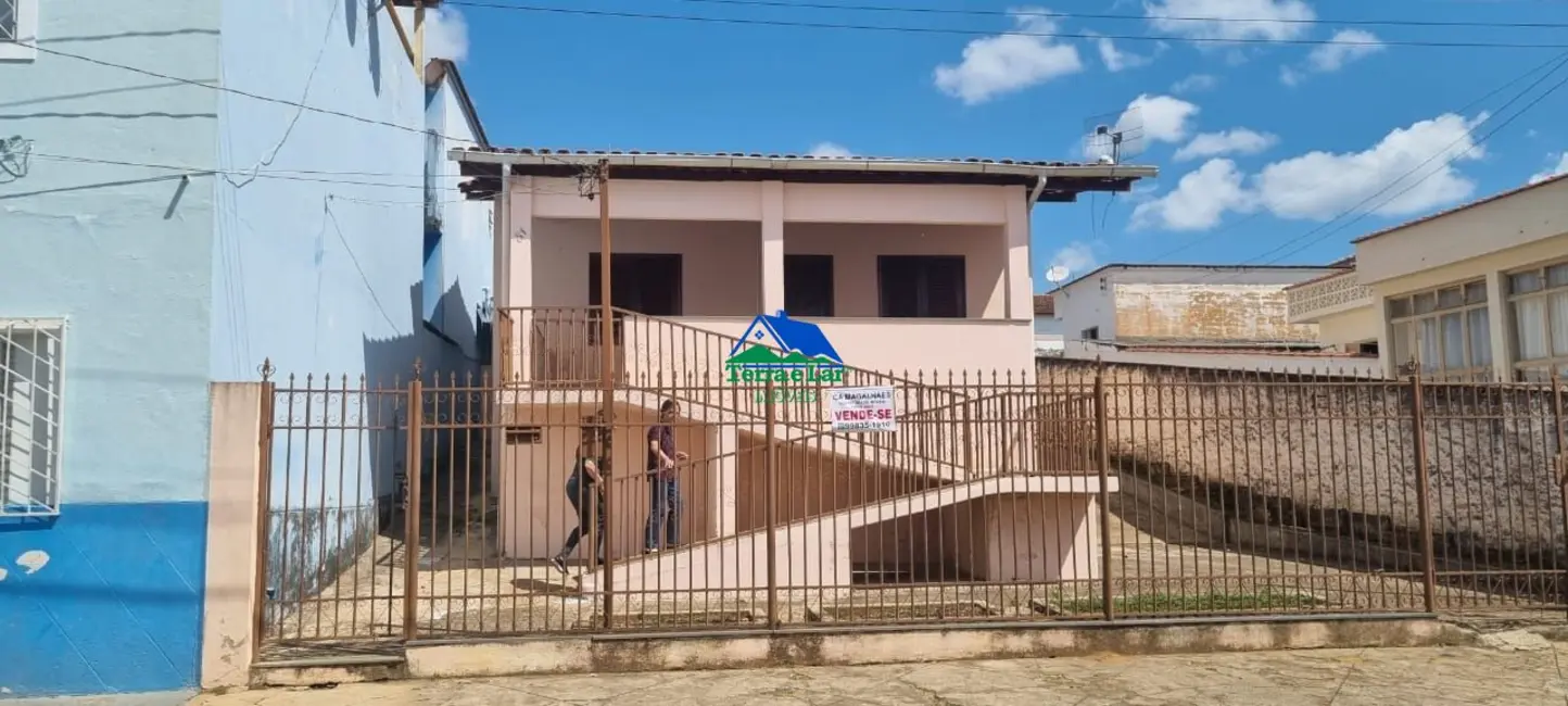 Foto 1 de Casa com 3 quartos à venda, 360m2 em Centro, Cruzilia - MG