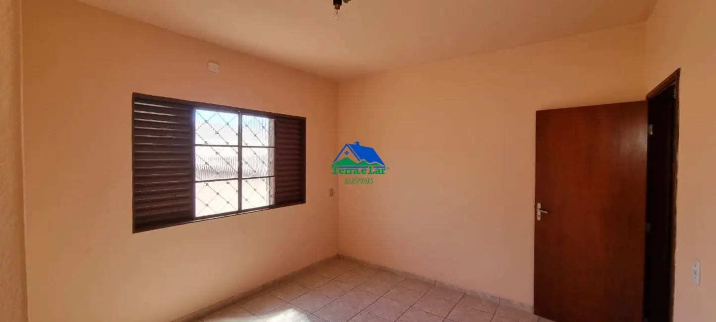 Casa com 3 quartos à venda, 360m2 em Centro, Cruzilia - MG - imagem 8 Foto 8 de Casa com 3 quartos à venda, 360m2 em Centro, Cruzilia - MG