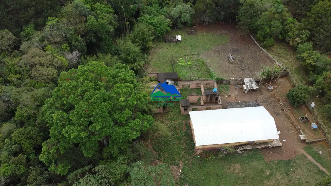 Foto 2 de Casa com 3 quartos à venda, 10m2 em Aiuruoca - MG